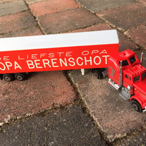 Vrachtwagen met eigen tekst