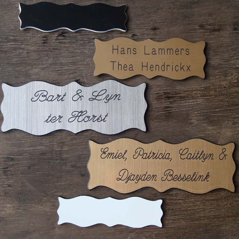 Deurnaamplaat (golvend)