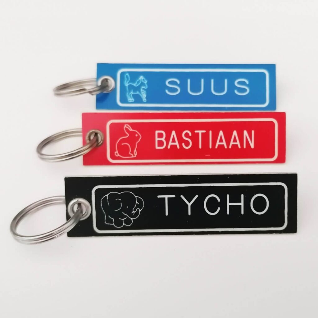 Sleutelhanger of tashanger met naam en dieren afbeelding