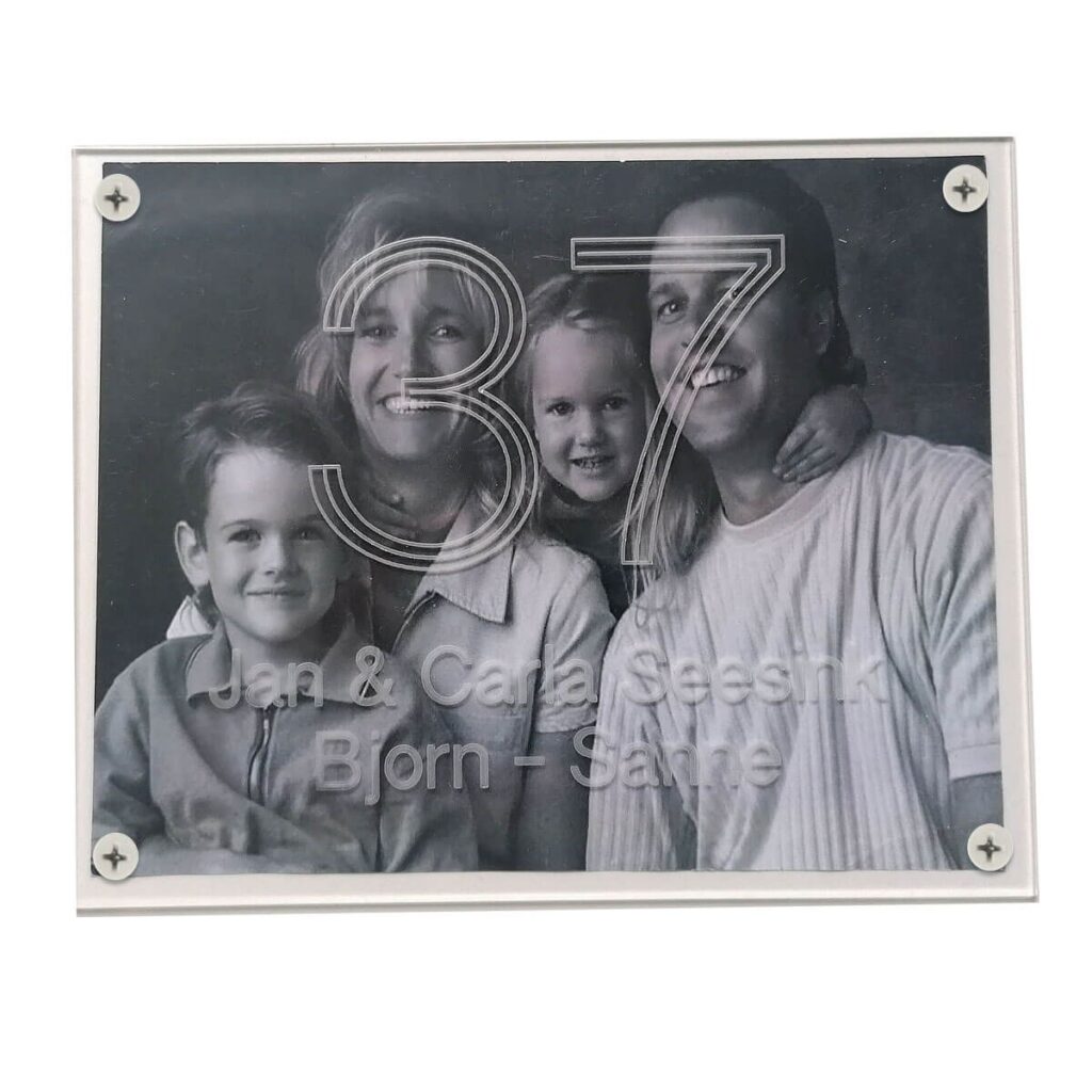 Deurnaamplaat met kleuren gezinsfoto